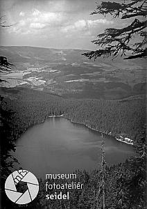 Černé jezero, zdroj: http://fotobanka.seidel.cz/#!fotobanka/detail/302070503020090130001, foto: Josef Seidel, po roce 1926