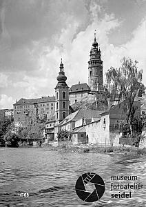 09 Český Krumlov, kostel sv. Jošta a zámek, zdroj: http://fotobanka.seidel.cz/#!fotobanka/detail/203040701050061240001, foto: František Seidel, 1938